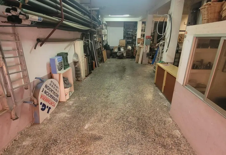 Se vende local con vado en Albacete