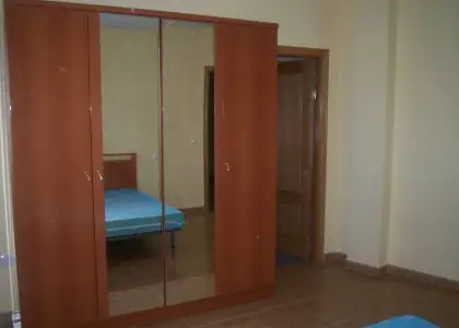 Se vende piso seminuevo con cochera cerrada. en Manzanares