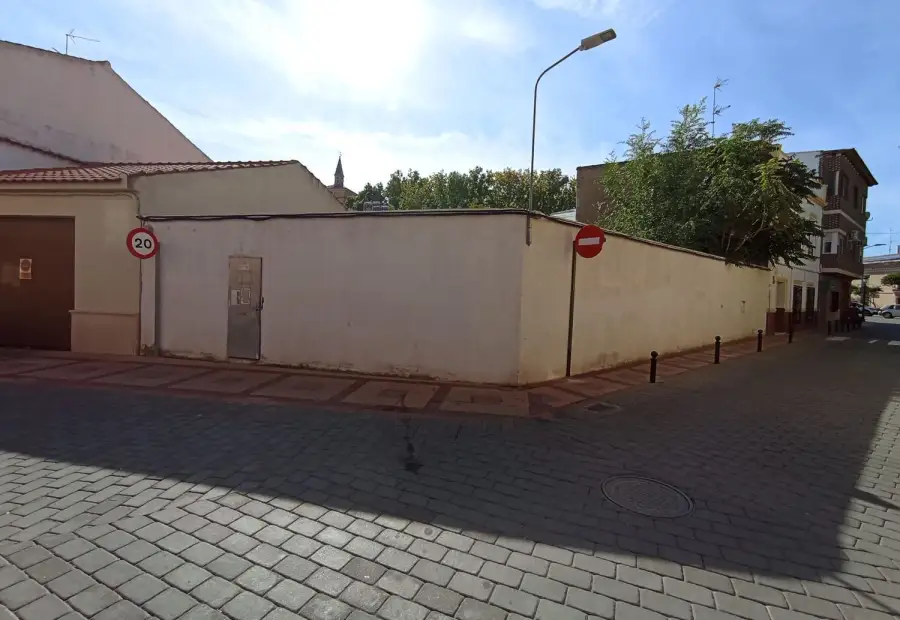 Terreno / Urbano (solar) En Venta Plaza Alonso Quijano, Argamasilla de Alba en Argamasilla de Alba