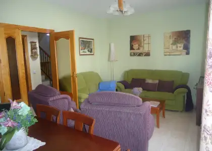 Venta de adosado en zona residencial con piscina comunitaria en Manzanares