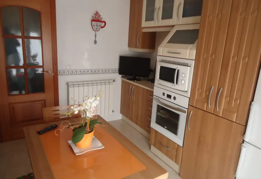 Venta de piso de tres dormitorios muy centrico, garaje y trastero totalmente amueblado en Manzanares
